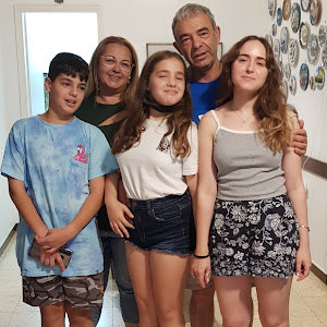 אורי